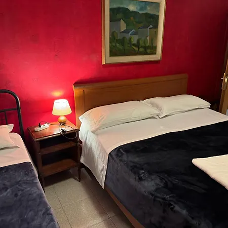 4 Stars Πανσιόν *