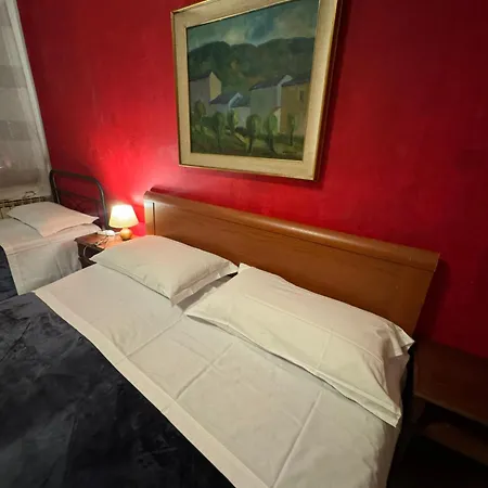 4 Stars Πανσιόν Βενετία