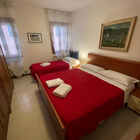 4 Stars Πανσιόν *